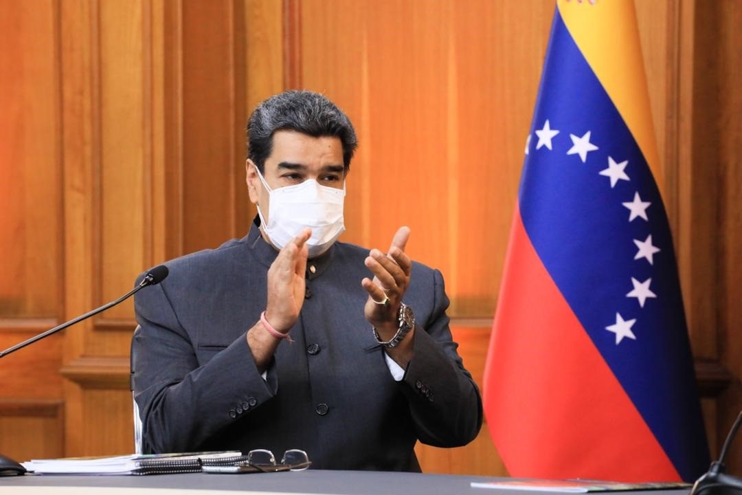 Petro no se reunirá con Nicolás Maduro este fin de semana El presidente de la República, Gustavo Petro Urrego, desmintió el rumor que surgió después de que algunos medios de comunicación comenzaron a especular de una posible reunión en Colombia con su homólogo de Venezuela, Nicolás Maduro.