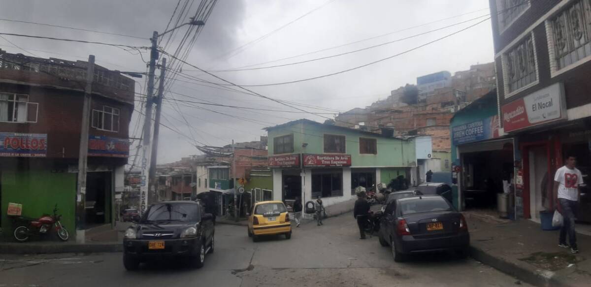 Bala a Luis Miguel en Las Lomas de Rafael Uribe En la noche del lunes se presentó un hecho violento en el barrio Las Lomas de la localidad de Rafael Uribe, cuando un joven fue asesinado por arma de fuego.