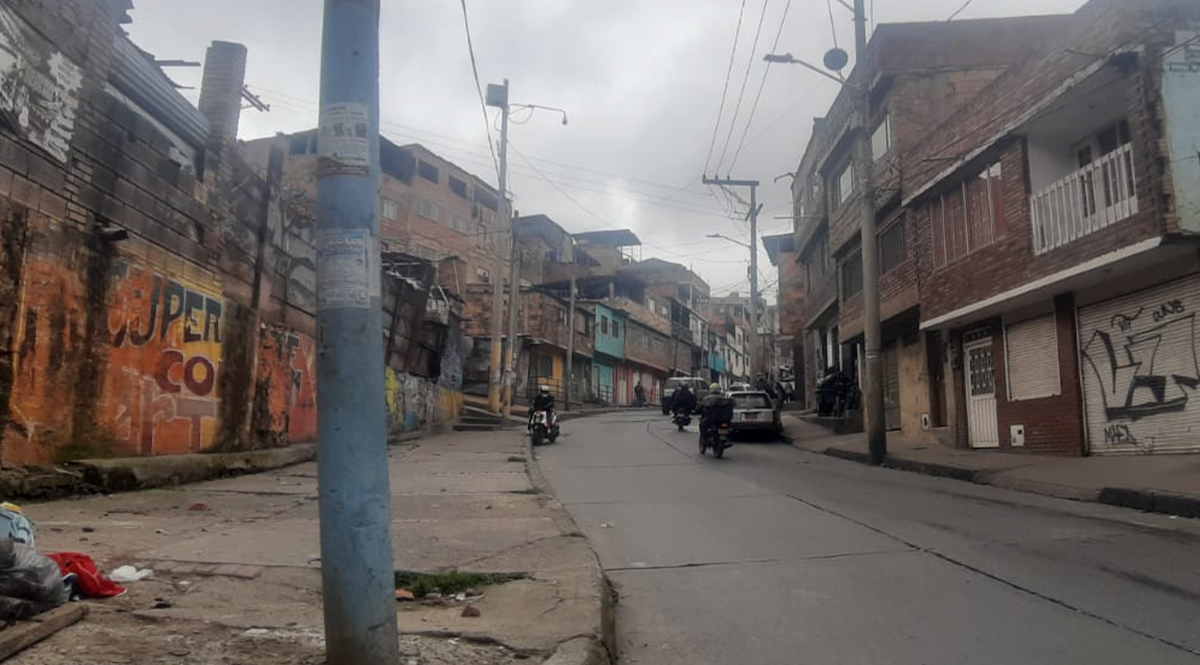 Bala a Luis Miguel en Las Lomas de Rafael Uribe 1 Bala a Luis Miguel en Las Lomas de Rafael Uribe En la noche del lunes se presentó un hecho violento en el barrio Las Lomas de la localidad de Rafael Uribe, cuando un joven fue asesinado por arma de fuego.