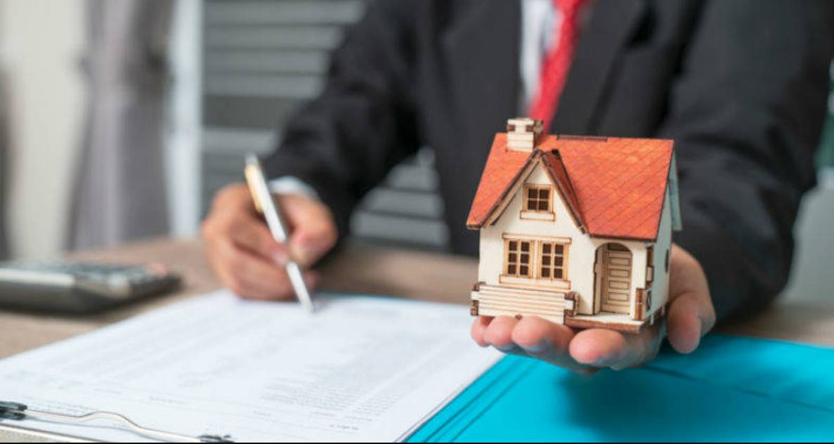 Más de 21 millones de colombianos están buscando vivienda por internet Según un estudio realizado por el portal inmobiliario Fincaraiz y Finco, enero fue el mes donde se realizaron mayor cantidad de búsquedas de vivienda en renta, con más de 7,5 millones de consultas. Además, marzo tuvo un repunte con 7,2 millones de búsquedas.