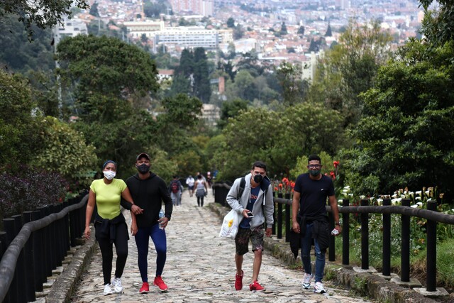 Terrible atraco a deportistas en Monserrate 1 Terrible atraco a deportistas en Monserrate En horas de la madrugada de este jueves 18 de agosto, se registró un masivo atraco en la subida del cerro de Monserrate, en el que resultaron personas lesionadas, según las primeras declaraciones de los afectados.