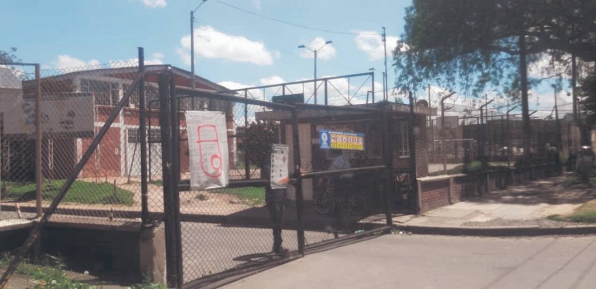 Camilo murió a manos de un taxista en Kennedy 1 Camilo murió a manos de un taxista en Kennedy En un confuso hecho, en la madrugada de ayer un hombre de 33 años perdió la vida en inmediaciones de la unidad residencial Francisco José de Caldas, en la localidad de Kennedy. Al parecer, la víctima fue atacada por un taxista que huyó de la escena mientras el hombre yacía malherido a la espera de ayuda.