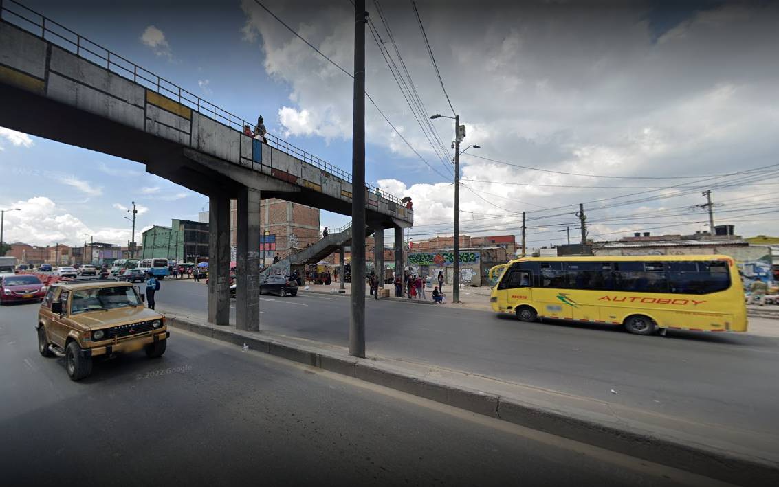 Nina, la joven atacada a machete por su expareja en Soacha 1 Nina, la joven atacada a machete por su expareja en Soacha Para algunas mujeres terminar una relación con un hombre puede convertirse en una sentencia de muerte por más increíble que esto parezca. Ese es el caso de Nina Pinto, una joven comerciante de 21 años que por poco pierde la vida a causa de las terribles agresiones que le ocasionó un violento sujeto en el vecino municipio de Soacha, 15 días después de cortar la relación con él.