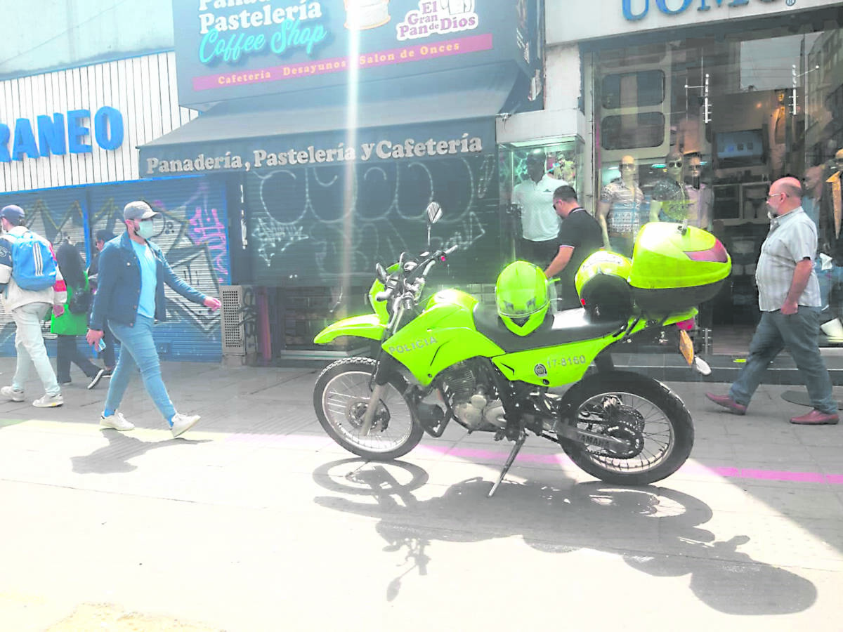 Doble homicidio en concurrida zona de Chapinero Esta semana ha sido evidente que la seguridad se salió de las manos de las autoridades y la ciudadanía simplemente no se siente segura. Uno de los más recientes casos ocurrió la noche del jueves en una concurrida zona de la zona céntrica de la localidad de Chapinero.