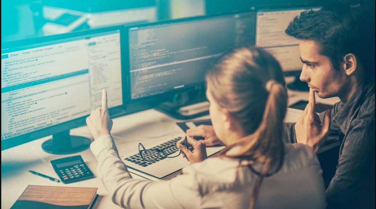Cursos gratuitos de tecnología para gente sin billete 1 Cursos gratuitos de tecnología para gente sin billete Claro Colombia y Oracle, la empresa líder en desarrollo de soluciones informáticas, han lanzado una plataforma web para apoyar a las personas mayores de 18 años que, por la falta de dinero, tienen dificultades para seguir estudiando.