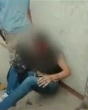 Bandido que robó a un comerciante por poco es linchado en Kennedy 1 Bandido que robó a un comerciante por poco es linchado en Kennedy En el barrio Jaqueline en la localidad de Kennedy, un pillo fue agredido por la comunidad luego de que le hurtara una millonada a un comerciante del sector.