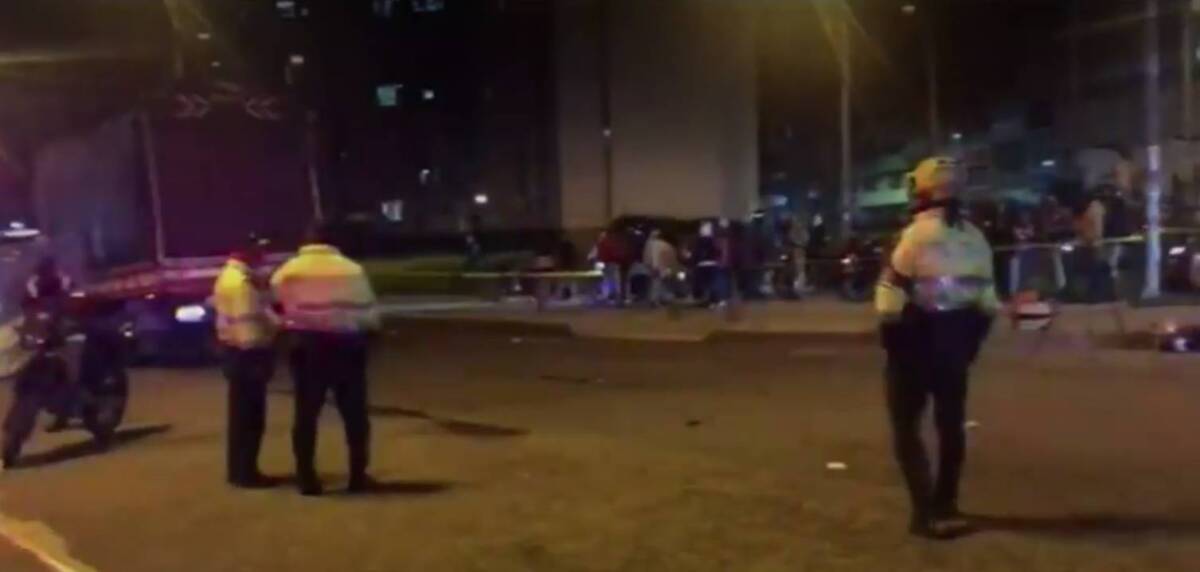 Policía falleció tras fuerte accidente en moto con un camión en Bosa En este sector, un policía estrelló su moto contra un camión y perdió la vida tras del fuerte impacto que recibió.