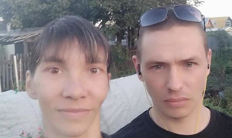 Mujer fue asesinada el día de su boda por su esposo El día de la boda para las parejas es un momento memorable, un día que cualquiera que tome esta importante decisión desea recordar como un día maravilloso. Lastimosamente para una mujer en Rusia que se casó con un preso, esto no fue así, ya que el sujeto la asesinó.