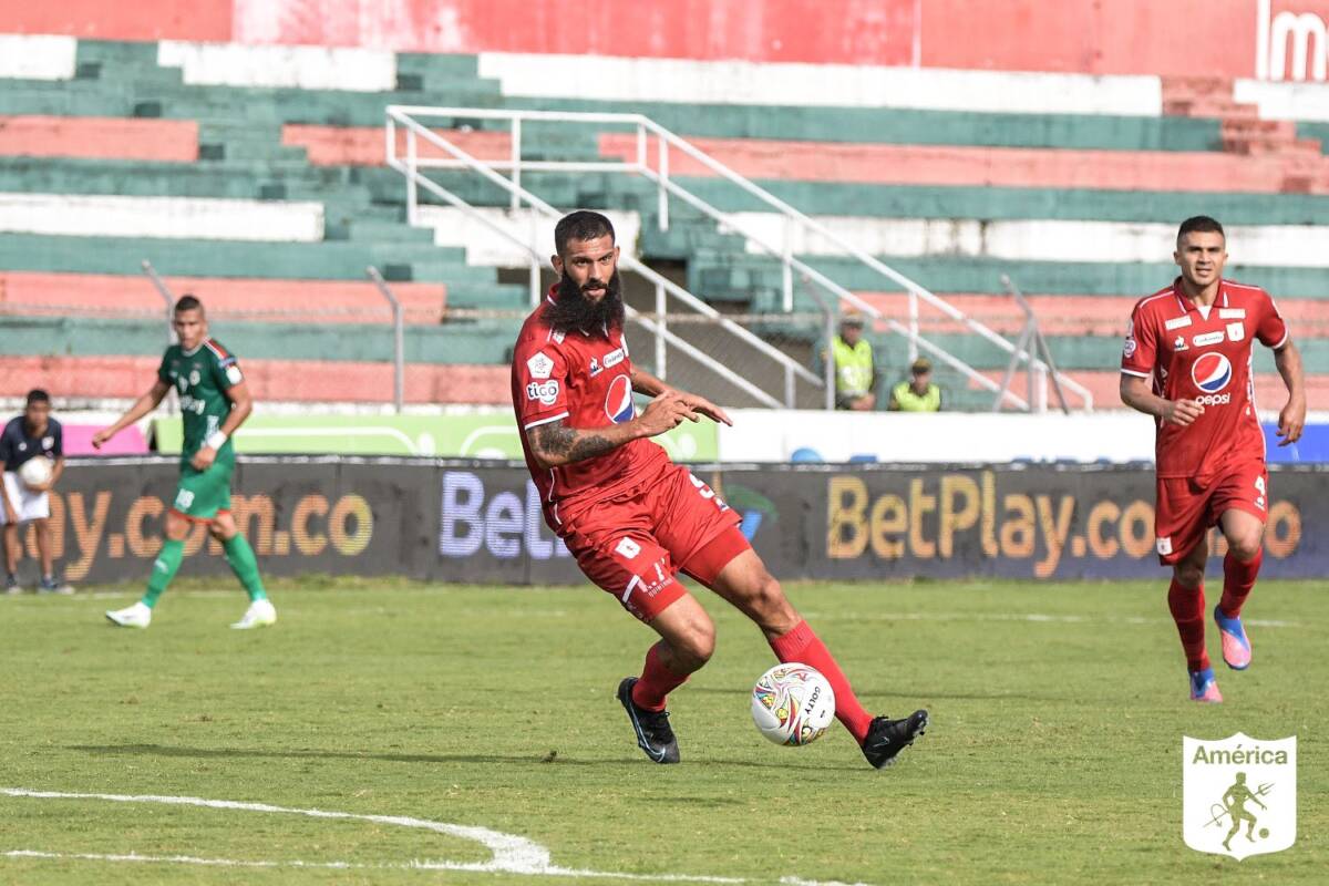 No se pierda el clásico rojo ¡Qué partidazo el que se jugará esta noche en el estadio El Campín! Independiente Santa Fe se medirá ante uno de sus clásicos rivales, el América de Cali, en la edición 237 del clásico rojo.Para este encuentro, correspondiente a la fecha cinco de la Liga, ambos equipos tienen novedades.