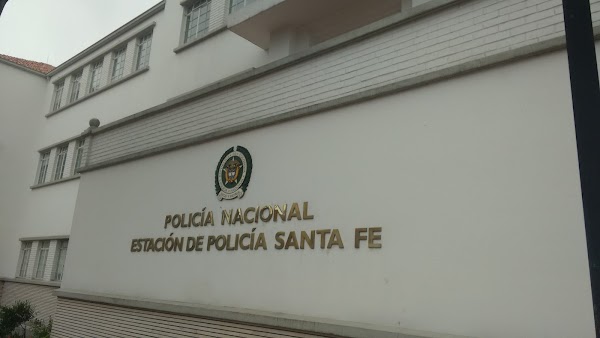 Sigue la búsqueda de los 15 fugados de la estación Santa Fe 5 Sigue la búsqueda de los 15 fugados de la estación Santa Fe En la madrugada de ayer se registró la fuga de 26 presos de la estación Santa Fe, las autoridades confirmaron que 11 de ellos fueron recapturados, pero sigue la búsqueda de los 15 restantes.