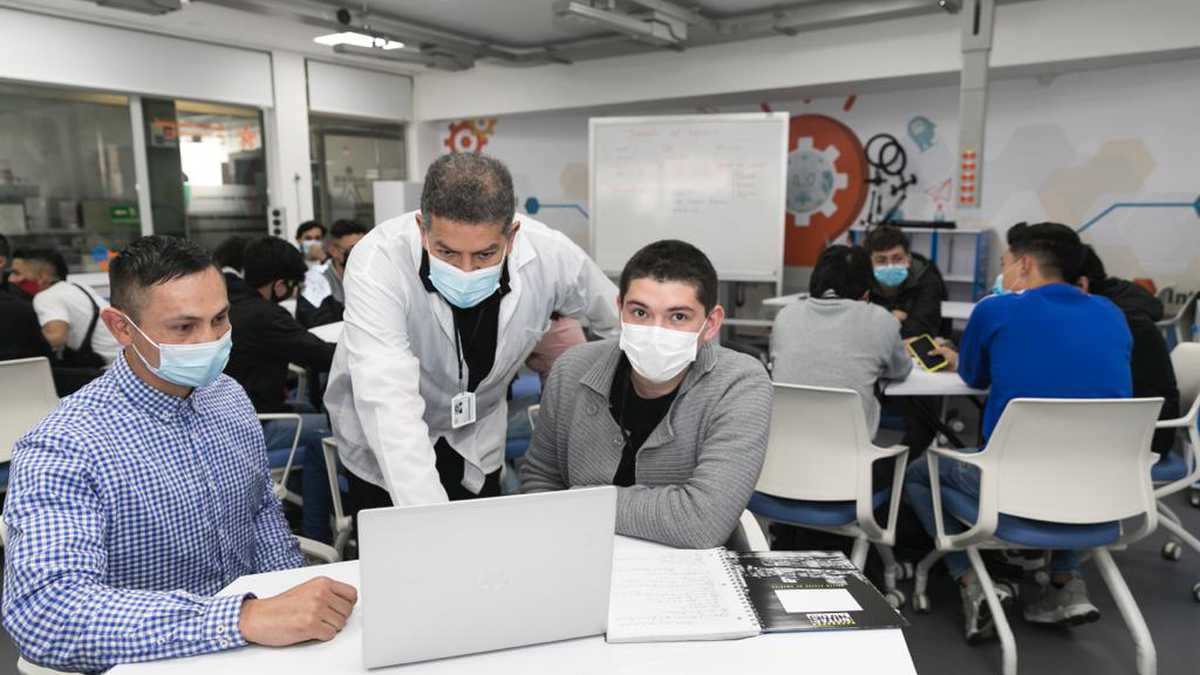 A estudiar: hay 22.800 cupos en el Sena Un nuevo semestre acaba de empezar y el Sena tiene lista una convocatoria para estudiar a distancia en modalidad virtual, lo que beneficiará a 22.800 colombianos y extranjeros. Los interesados tendrán plazo de registrarse hasta este jueves y podrán postularse a alguno de los 24 programas técnicos y tecnólogos disponibles.