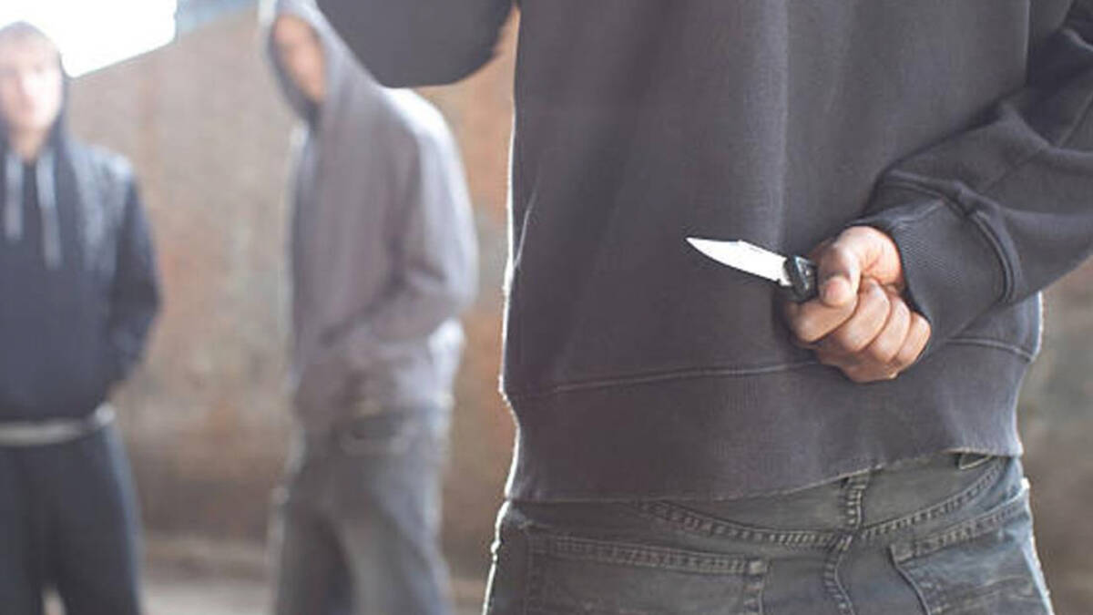 Brutal agresión entre familiares en Soacha Un grave hecho de intolerancia se presentó en una reunión familiar dentro de una vivienda ubicada en el barrio Icaros, en el vecino municipio de Soacha. En medio de la celebración se presentó un altercado entre varios miembros de la familia, en el cual un hombre de 39 años resultó gravemente herido tras sufrir una leve agresión con arma blanca.