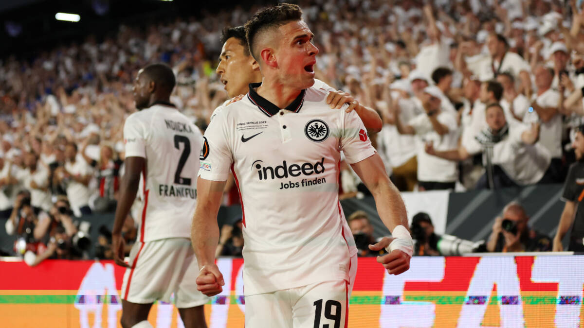 Así quedaron los grupos de la Champions League En Estambul (Turquía) se realizó este jueves el sorteo de la fase de grupos de la Liga de Campeones de Europa o también conocida como la Champions, el torneo de clubes más importante del mundo. Y, como es tradición, este evento dejó algunas sorpresas, pues algunos equipos poderosos del Viejo Continente se verán frente a frente. Le contamos.