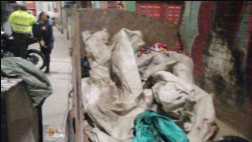 El 'Tren de Aragua': la banda que aterra en Bogotá En las últimas horas aparecieron otros tres cadáveres envueltos en una esquina del barrio El Amparo, en la localidad de Kennedy. Detrás de esta atrocidad estaría el grupo venezolano conocido como el Tren de Aragua.