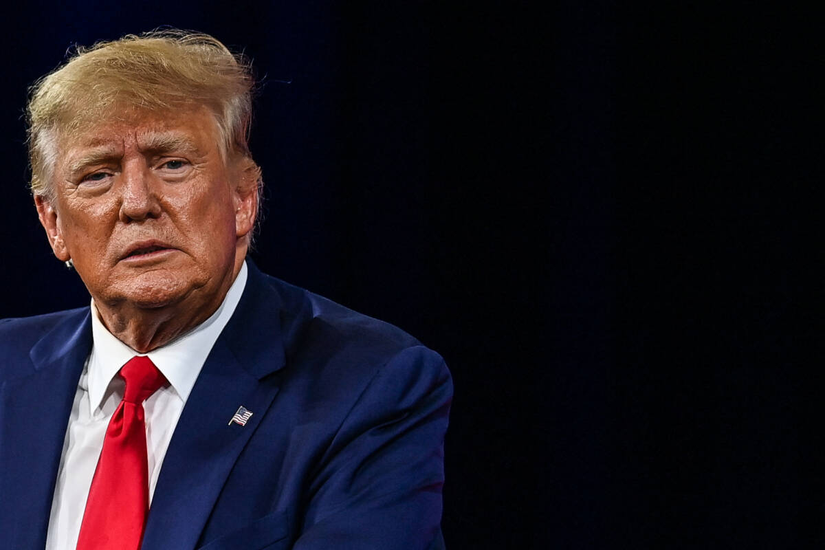 FBI allanó la casa de Donal Trump en Florida 2 FBI allanó la casa de Donal Trump en Florida El expresidente de Estados Unidos, Donald Trump, dijo este lunes que su residencia en Florida estaba siendo "allanada" por agentes del FBI en lo que calificó como un acto de "mala conducta procesal".