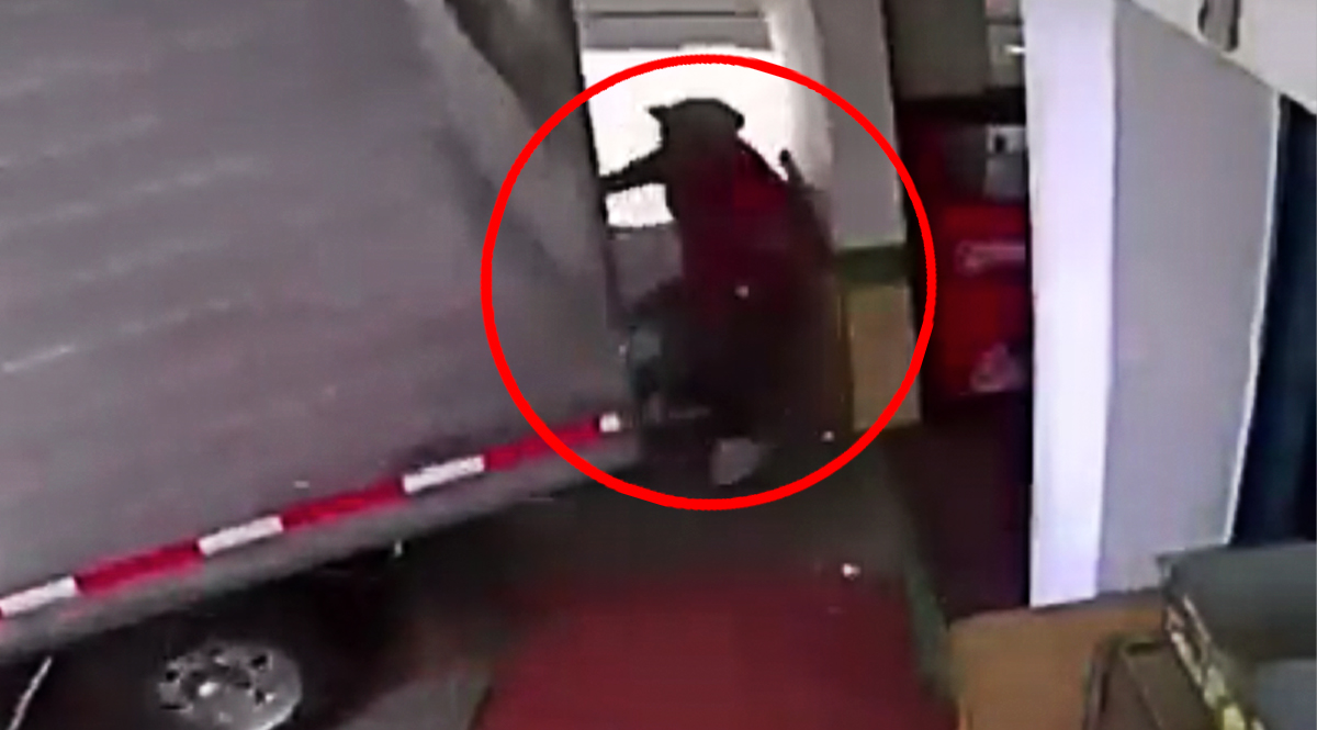 ¡Increíble! Hombre sobrevivió luego de ser aplastado por un camión Como milagroso, así se podría calificar el aparatoso accidente de tránsito que sufrió un hombre en el municipio de Guatapé. El motivo es que luego de ser aplastado por un camión, la víctima sobrevivió.