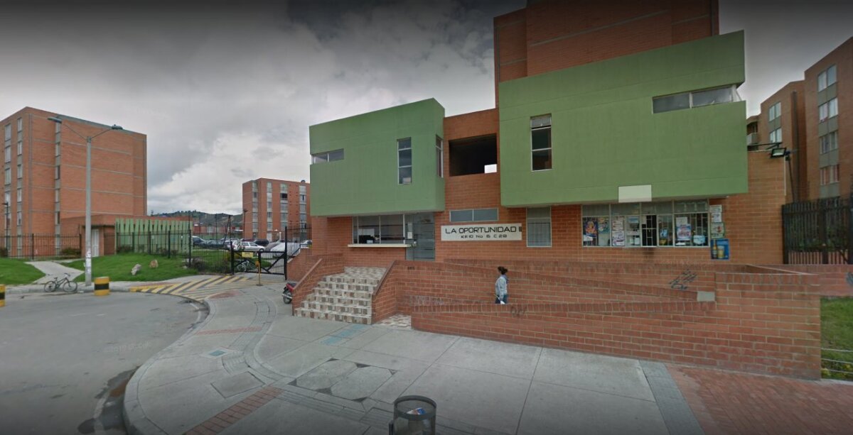 Hieren a joven celador con puñal Los hechos tuvieron lugar durante el turno nocturno, en el conjunto residencial ubicado sobre la Carrera 10 con Calle 6C. Eran las 10 de la noche y, tal parece, un hombre y una mujer estuvieron en la escena donde apuñalaron al joven celador.