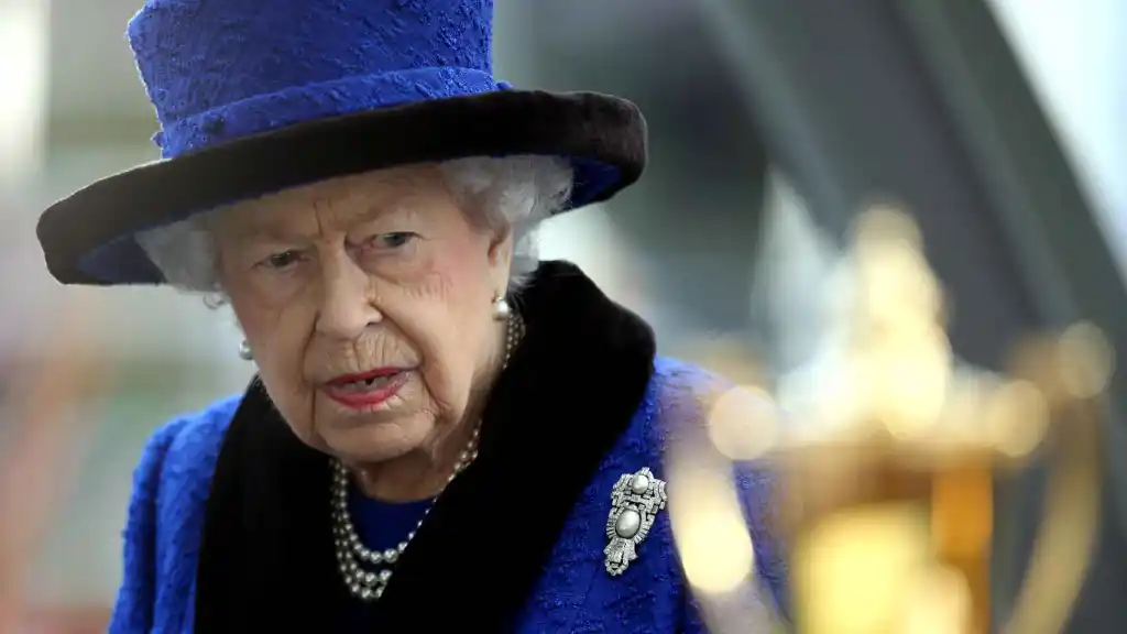 Reina Isabel bajo supervisión médica por grave estado de salud 1 Reina Isabel bajo supervisión médica por grave estado de salud La mañana de este jueves se conoció que la reina Isabel II de Inglaterra se encuentra en grave estado de salud, es por eso que los médicos han recomendado estar bajo supervisión profesional.