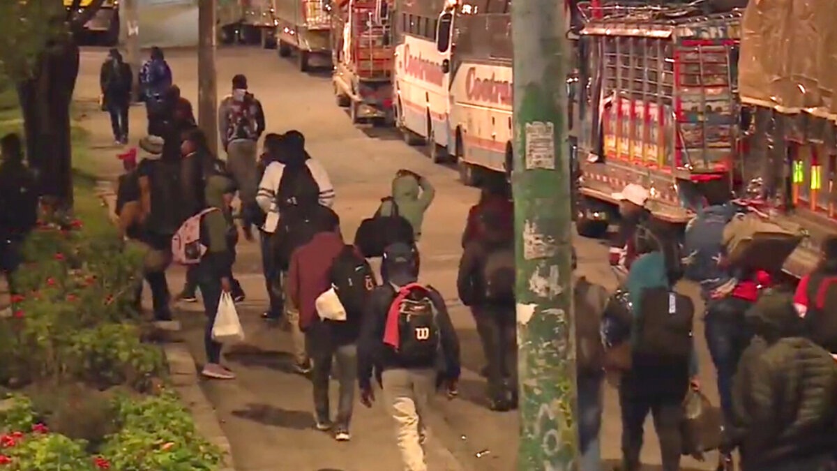 Aclaran presencia de indígenas en Las Cruces En horas de la madrugada de este miércoles llegaron al barrio Las Cruces varios grupos de indígenas para alojarse en el polideportivo, lo que generó malestar entre los vecinos del sector.