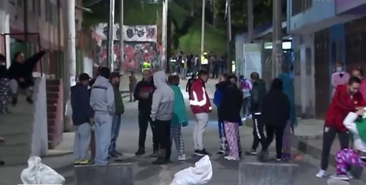 Aclaran presencia de indígenas en Las Cruces En horas de la madrugada de este miércoles llegaron al barrio Las Cruces varios grupos de indígenas para alojarse en el polideportivo, lo que generó malestar entre los vecinos del sector.