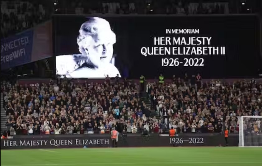 Aplazan la Premier League por el fallecimiento de la reina 1 Aplazan la Premier League por el fallecimiento de la reina Todos los partidos de la Premier League de este fin de semana han sido aplazados como una señal de respeto por la muerte de la reina de Isabel II, anunció este viernes la liga inglesa.