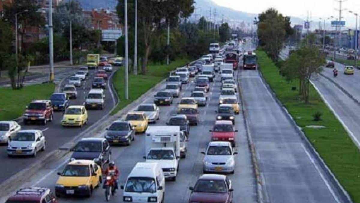 Pille cómo funcionará el nuevo reversible de la Autopista Norte El Gobierno Nacional pondrá en marcha un Plan Piloto para mejorar la movilidad en la ciudad de Bogotá. Este será un reversible que iniciará&nbsp;a partir de hoy 18 de septiembre hasta el 18 de diciembre.