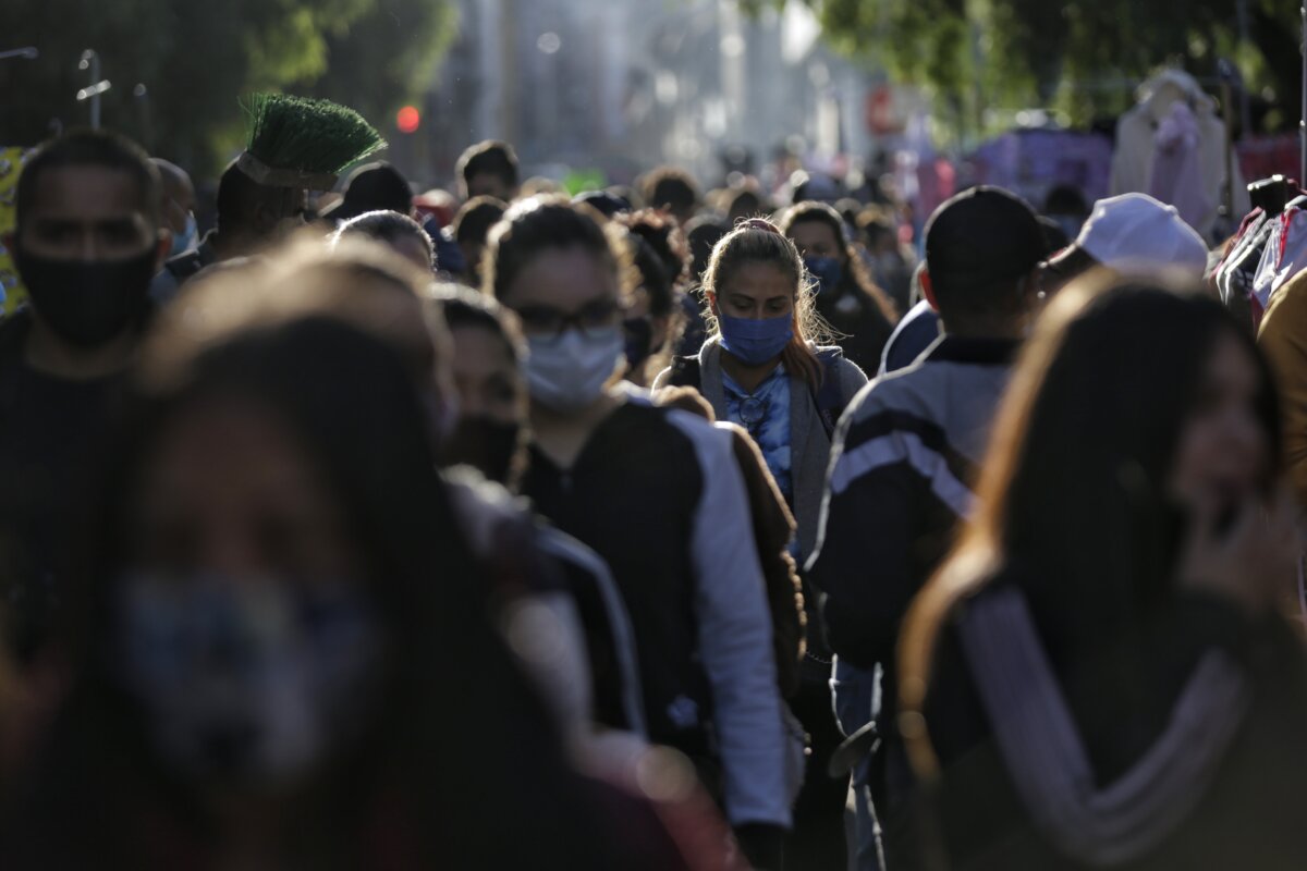 Colombia Registra 7 suicidios diarios y 95 intentos de suicidios en 2022 Cada día se reporta en Colombia un promedio de 7 suicidios y 95 intentos de suicidio en lo que va del año, según las más recientes cifras oficiales consultadas en este mes de septiembre, el mes de la prevención del suicidio.
