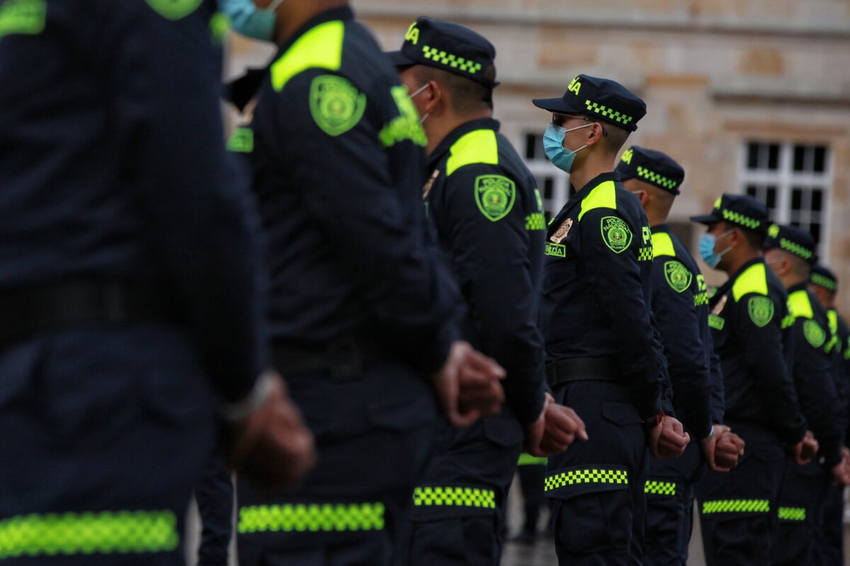 Policía reforzará las medidas para la celebración de amor y amistad 1 Policía reforzará las medidas para la celebración de amor y amistad Según cifras de las autoridades, el año pasado durante esta fecha, la línea 123 recibió 4,892 llamadas, de las cuales fueron atendidas por la policía 1.937.