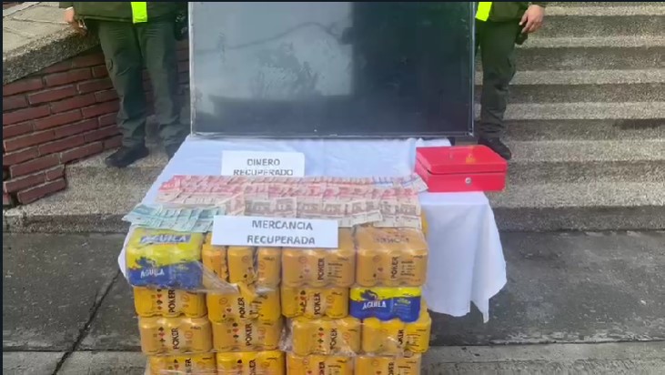 ¡Qué inseguridad! Bandidos saquearon tienda en Bogotá La inseguridad en Bogotá no da tregua, no pasa un día en el que las autoridades no acudan a un llamado sobre algún robo por parte de bandidos, en diferentes puntos de la ciudad.