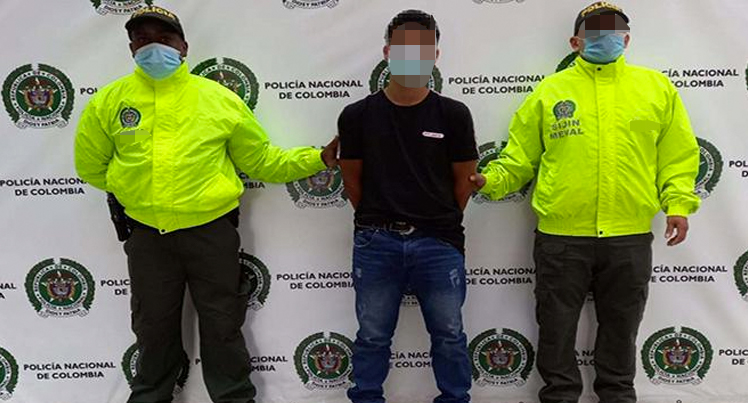 Capturan al padrastro del bebé asesinado a golpes en Chía La captura fue emitida luego del dictamen entregado por Medicina Legal. Este jueves 8 de septiembre se hará imputación de cargos y legalización de captura en contra de este sujeto, quien era tendero.
