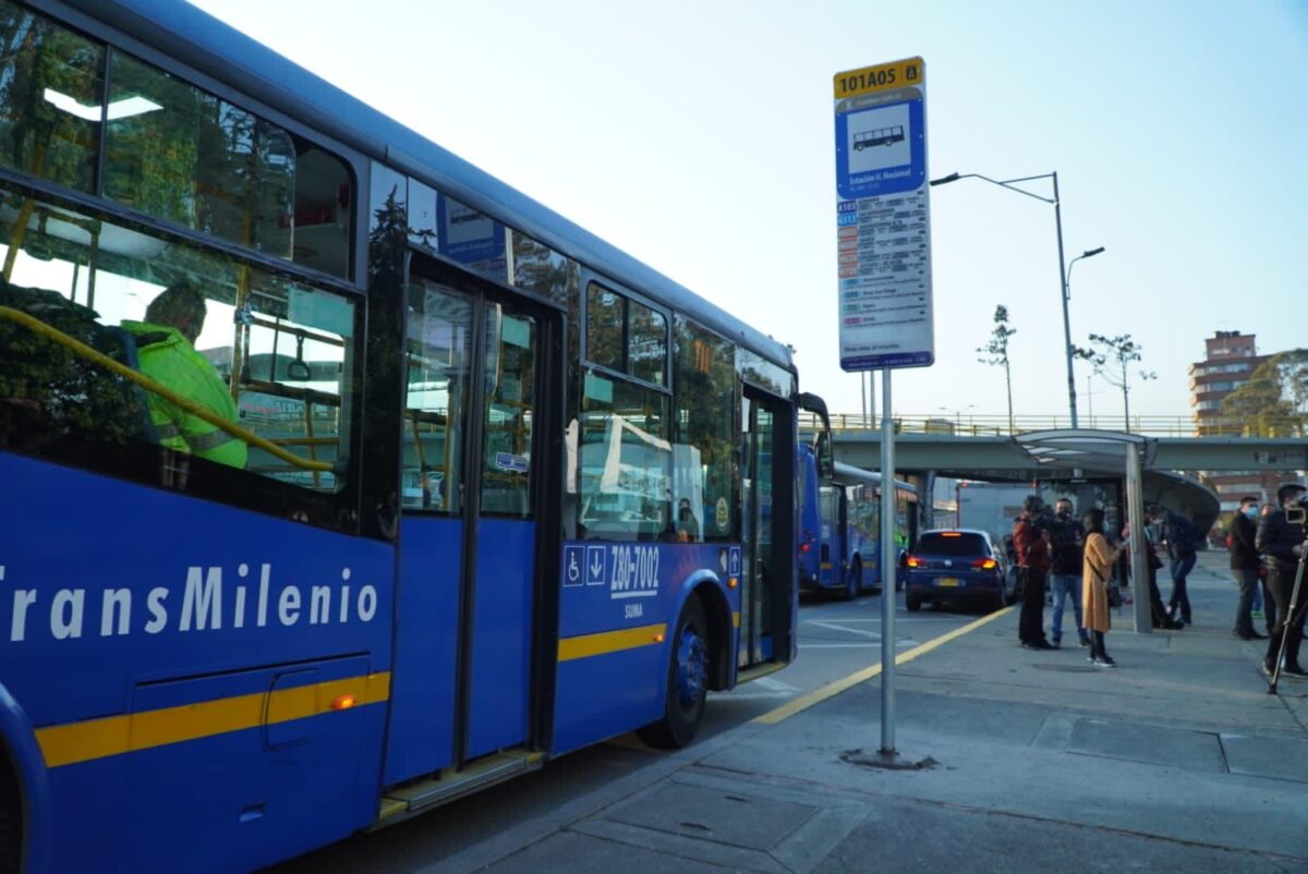 Conozca la ruta del Sitp que cambia de nombre desde este lunes 7 Conozca la ruta del Sitp que cambia de nombre desde este lunes Desde este lunes 5 de septiembre, la empresa de transporte público dio a conocer que la ruta del Sitp DA210 -A210 modifica su nombre, y los ciudadanos deberán tenerlo en cuenta a la hora de abordarlo.