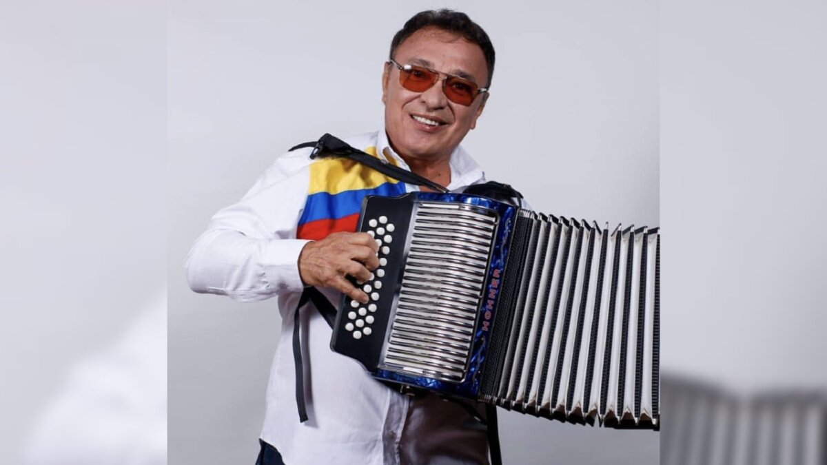Falleció Ramiro Colmenares, el acordeonero de Los Embajadores Vallenatos 6 Falleció Ramiro Colmenares, el acordeonero de Los Embajadores Vallenatos En la mañana de este sábado se conoció que fue hallado muerto el acordeonero santandereano Ramiro Colmenares, en un hotel de Paraguay donde estaba realizando una gira.