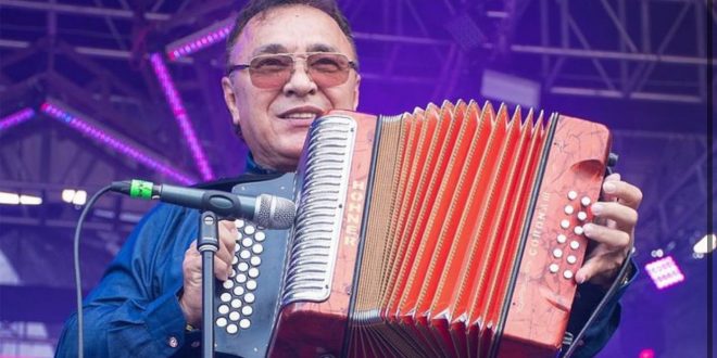 Falleció Ramiro Colmenares, el acordeonero de Los Embajadores Vallenatos En la mañana de este sábado se conoció que fue hallado muerto el acordeonero santandereano Ramiro Colmenares, en un hotel de Paraguay donde estaba realizando una gira.