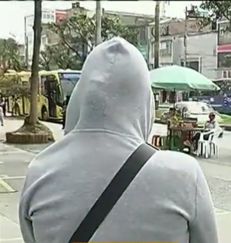 Falsos agentes de la Sijín robaron y golpearon a un mujer en Kennedy En la localidad de Kennedy, una mujer fue víctima de dos criminales que se hicieron pasar por agentes de la Sijín para hurtarle su motocicleta.