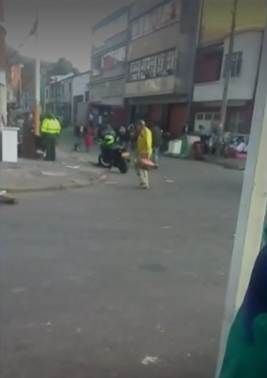 Familia denuncia que banda criminal se apoderó de su casa y ahora la van a perder Una familia rompió el silencio y contó que unos criminales los sacaron de su propia casa, pero cuando intentaron recuperar la vivienda les dijeron que estaba en proceso de extinción de dominio luego de un allanamiento en la localidad de Santa Fe.