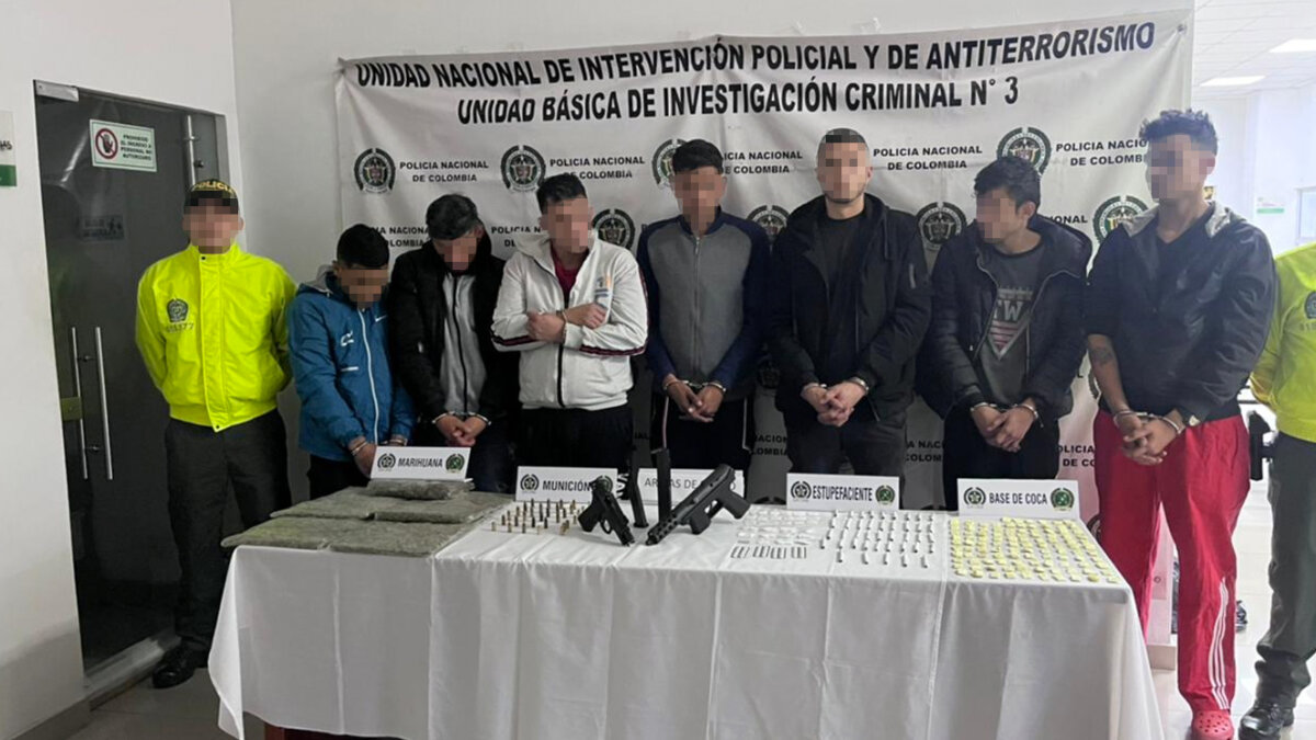 Golpe a la banda 'Los Tigres', que vendían droga en Santa Fe En este operativo de las autoridades contra el microtráfico se realizaron 4 diligencias de registro y allanamiento que dejó como resultado la captura de los 8 integrantes de la banda, los cuales son reincidentes en este delito.