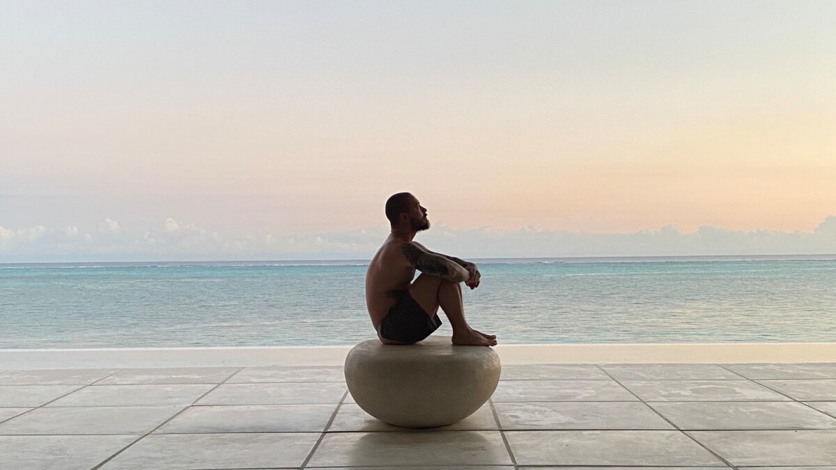 J Balvin lanza su propia App 2 J Balvin lanza su propia App J Balvin lanza 'Oye', una aplicación de bienestar creativo bilingüe que ya se encuentra disponible.