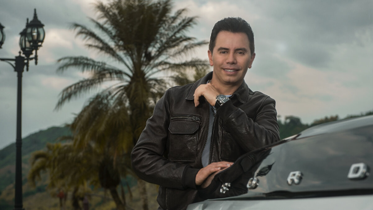 Jhonny Rivera se ganó millonario sorteo en un supermercado gracias a fan que le cedió el puesto El cantante música popular Jhonny Rivera,&nbsp;en sus historias de Instagram, le contó a sus seguidores, cómo fue que se ganó un millonario sorteo gracias a una fan.