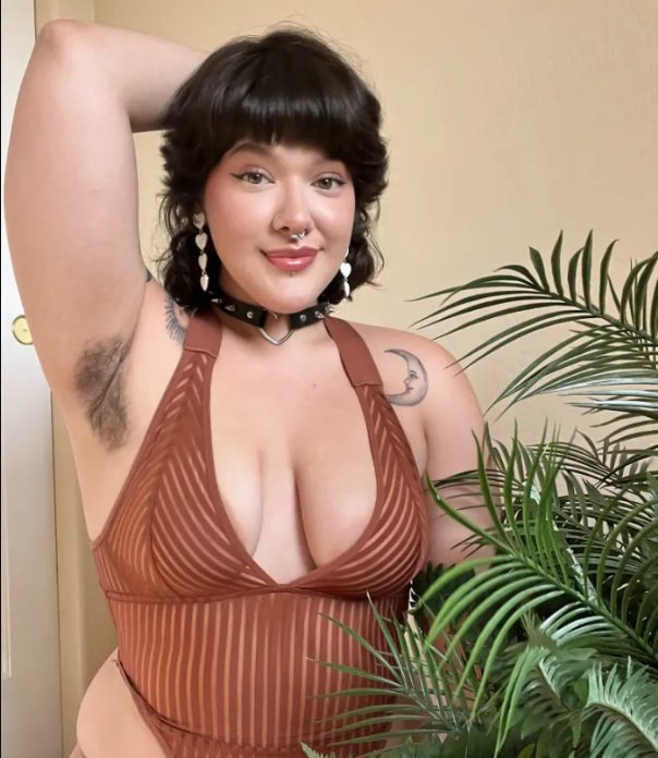 La modelo que gana una fortuna por fotos de sus axilas sin depilar 1 La modelo que gana una fortuna por fotos de sus axilas sin depilar Y es que, aunque parezca de no creer, hay mujeres que ganan billete por no depilarse, o al menos ese el caso de la modelo de Only Fans, Cherry the Mistress.