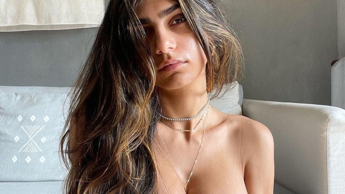 FOTOS: Mia Khalifa posó sin ropa y dejó a sus fans enamorados 5 FOTOS: Mia Khalifa posó sin ropa y dejó a sus fans enamorados La exactriz pornográfica Mia Khalifa, encendió las redes con sensuales fotos donde posó desnuda, cubriéndose solo con un bolso.
