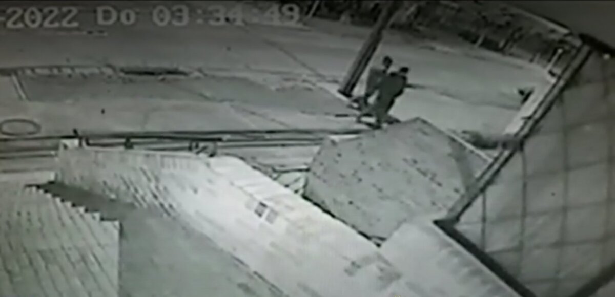 Millonario robo en Teusaquillo: pillos saquearon un apartamento por las ventanas La inseguridad continua y los pillos no dejan pasar ninguna oportunidad para atracar en la ciudad. Esta vez dos bandidos hicieron un millonario robo en la localidad de Teusaquillo.