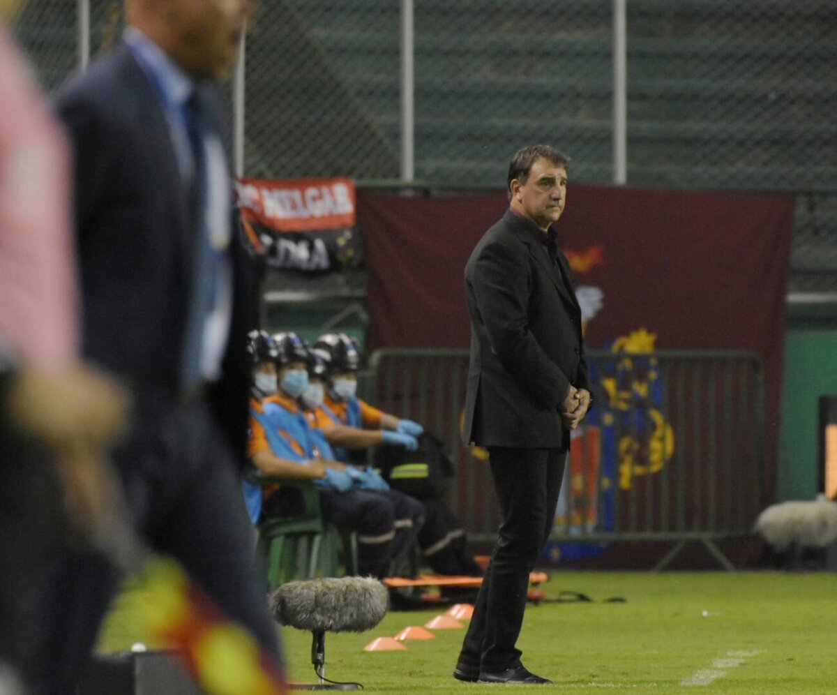 Néstor Lorenzo, DT de la Selección, anunció dos microciclos Néstor Lorenzo le saca provecho al tiempo sin competencia que tiene como técnico de la Selección Colombia. Este viernes, por ejemplo, la Federación Colombiana de Fútbol anunció que el entrenador argentino hará dos microciclos con jugadores que militan en la Liga local.