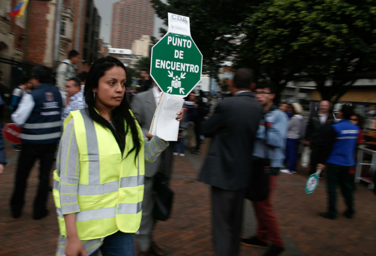 Pille cuando será el simulacro de evacuación en Bogotá 1 Pille cuando será el simulacro de evacuación en Bogotá La secretaria de Ambiente, Carolina Urrutia, y el director general del IDIGER, Guillermo Escobar Castro, dieron a conocer que se realizará el 4 de octubre un simulacro de evacuación en la ciudad de Bogotá a partir de las 10:30 de la mañana.