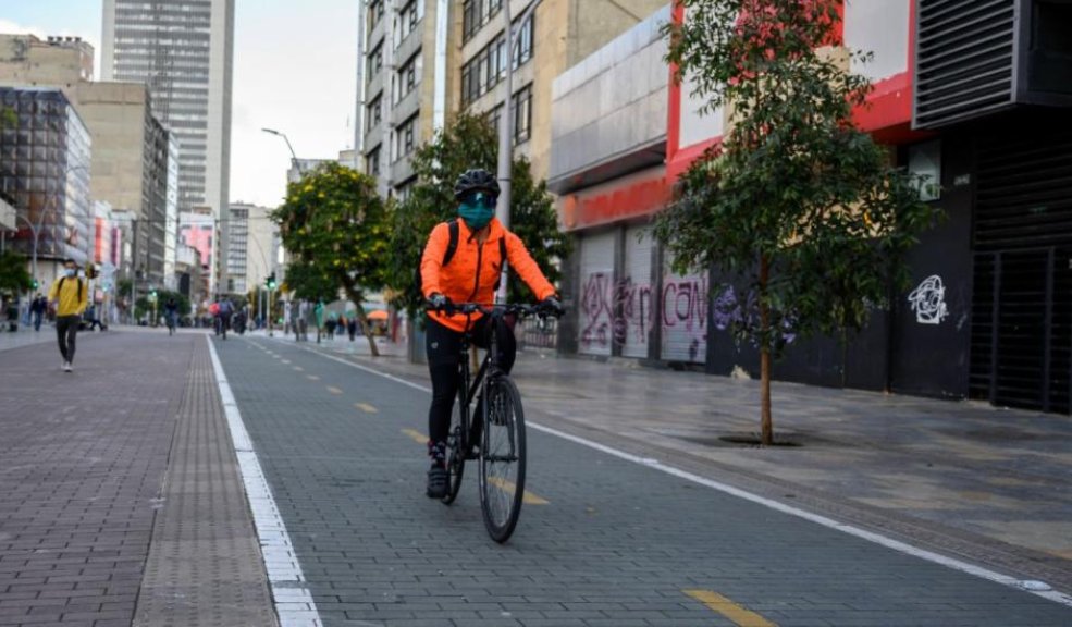 Día sin Carro y sin Moto: un dolor de cabeza para los comerciantes El Día sin Carro y sin Moto representa para muchos ciudadanos un problema, como es el caso de los comerciantes, quienes reportaron una caída en las ventas de casi el 70%.