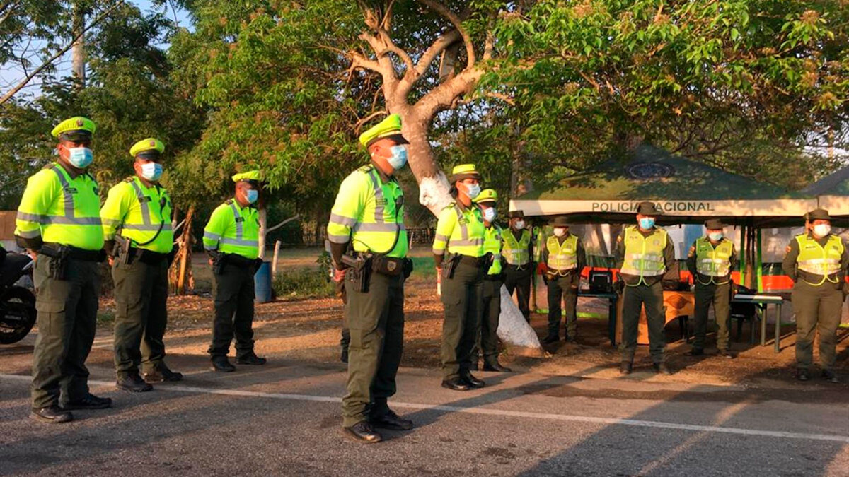 Reubicarán auxiliares de policía a zonas de menor riesgo El director de la Policía Nacional, general Henry Armando Sanabria, afirmó que esta semana iniciarán con la reubicación de auxiliares de Policía a zonas de menor riesgo a raíz de los recientes atentados contra miembros de la institución.