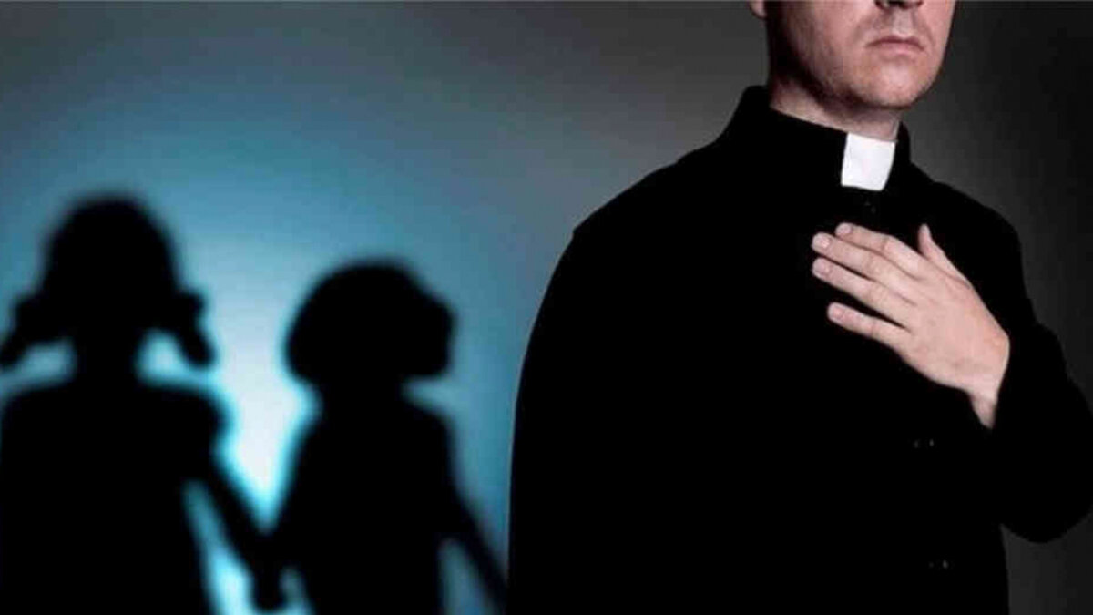 Sacerdote señalado de difundir contenido inapropiado de niños dirigirá dos iglesias Un sacerdote tendrá a su cargo dos iglesias ante la decisión tomada por la Diócesis de Coria-Cáceres. Esta situación ha generado una tremenda polémica, pues el religioso había sido condenado años atrás por difundir contenido inapropiado infantil. El hecho sucedió en la provincia de Cáceres, España.