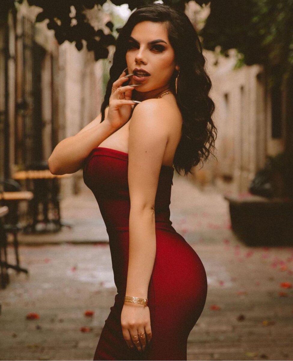 Se filtran videos íntimos de reconocida influencer mexicana La reconocida influencer mexicana Lizbeth Rodríguez, que se volvió famosa por presentar 'Exponiendo infieles' en el canal de YouTube de Badabun, ahora está en boca de todos, pues se filtraron en las redes sociales unos videos íntimos de la joven.