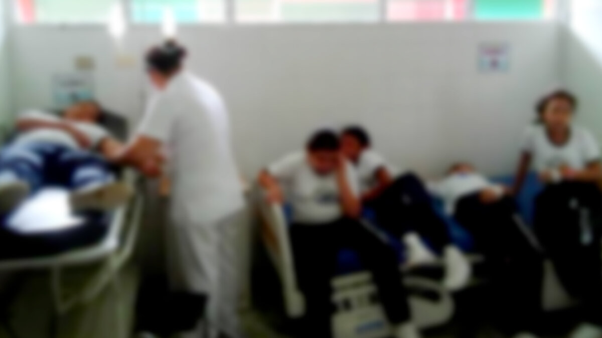Se intoxicaron: compañeras los engañaron y les dieron gaseosa con viagra Dos estudiantes de un colegio en el municipio de Girón, Santander, engañaron a sus compañeros y les dieron a beber gaseosa con viagra.