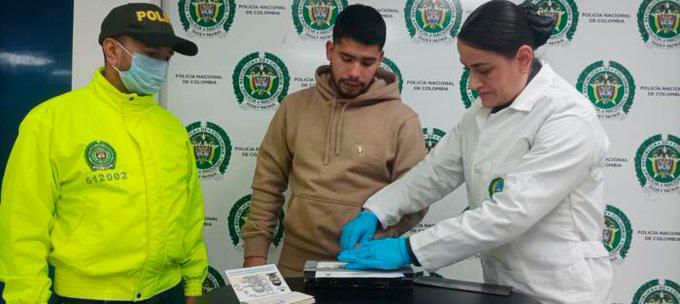 Sebastián, el narco más joven del país en ser extraditado 2 Sebastián, el narco más joven del país en ser extraditado Sebastián Meneses, el hijo del exjefe paramilitar y capo del narcotráfico Daniel Rendón Herrera, alias 'Don Mario', a sus 24 años de edad, se podría convertir en el colombiano más joven en ser extraditado a los Estados Unidos.