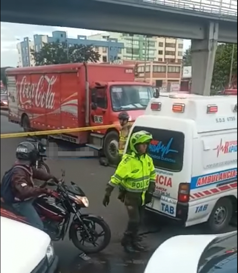 Siniestro en la avenida Boyacá generó un monumental trancón En la mañana de este miércoles 14 de septiembre se presentó un siniestro que cobró la vida de un motociclista, el hecho generó un monumental trancón por la avenida Boyacá con Calle 53, sentido sur-norte a la altura del sector de Normandía.